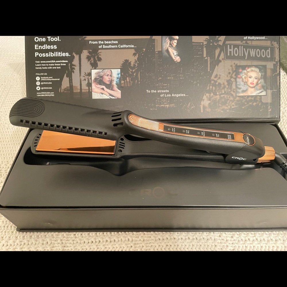Never used Croc titanium rose gold hair straightener